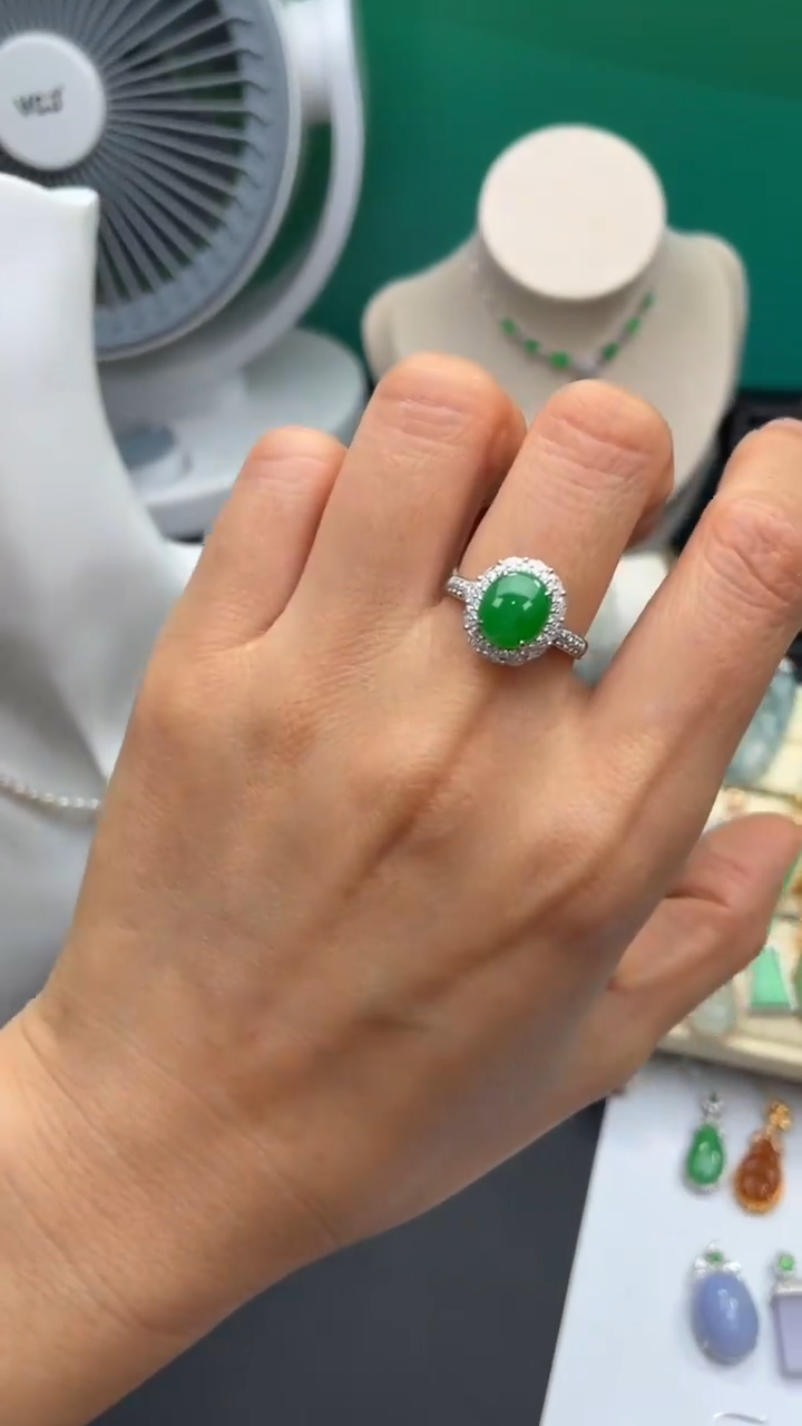 颈饰18K金镶嵌翡翠天然翡翠A货