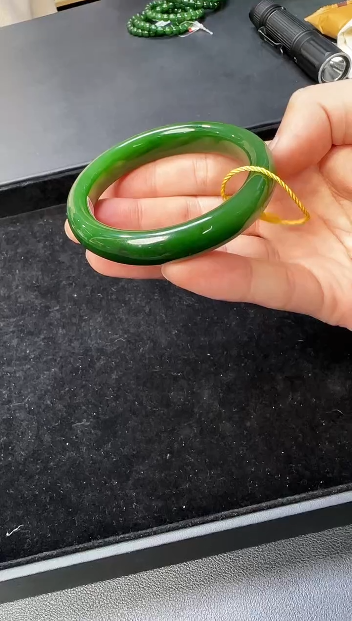 颈饰未镶嵌和田玉（碧玉）俄老料圈口约56mm+