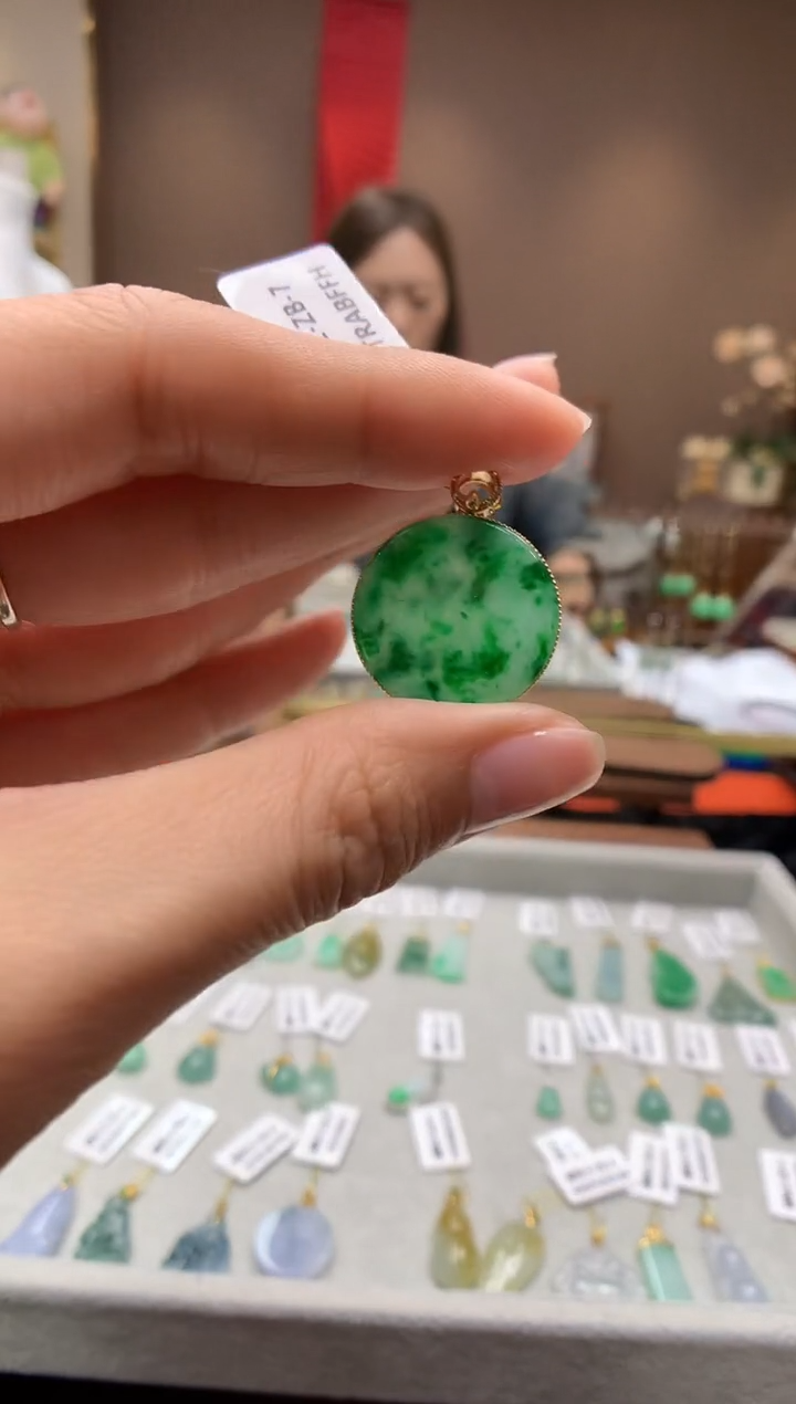 【闪购商品】翡翠颈饰18K金镶嵌无事牌