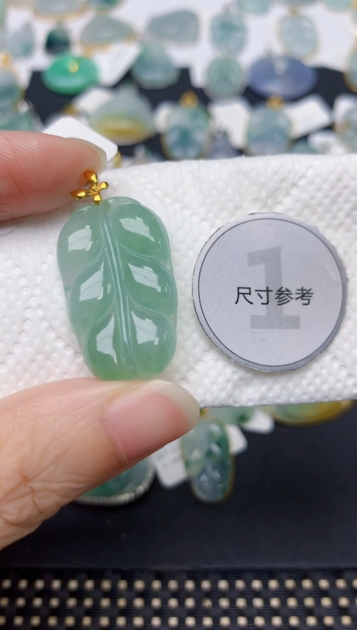 翡翠18K金镶嵌颈饰天然缅甸A货翡翠