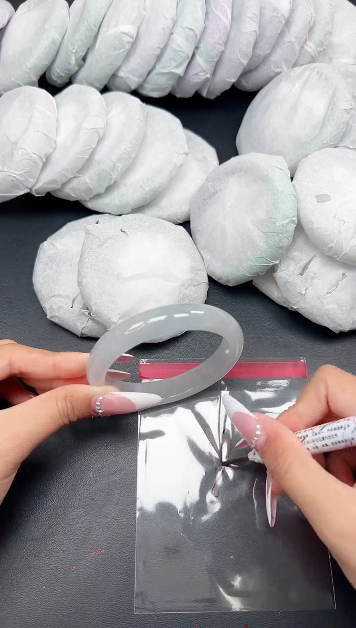 精品手镯，一物一拍J-031