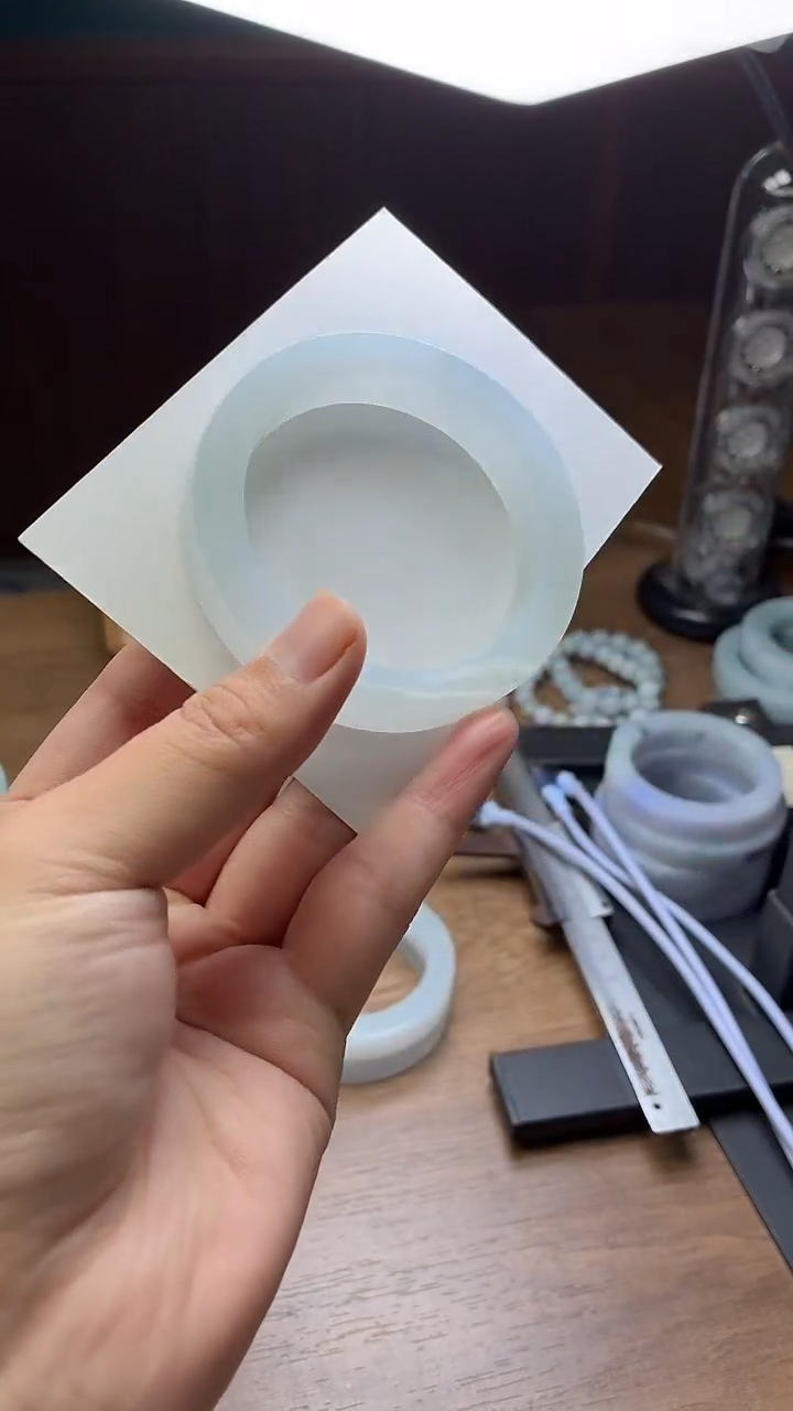 未镶嵌手镯定制翡翠燕*来定制