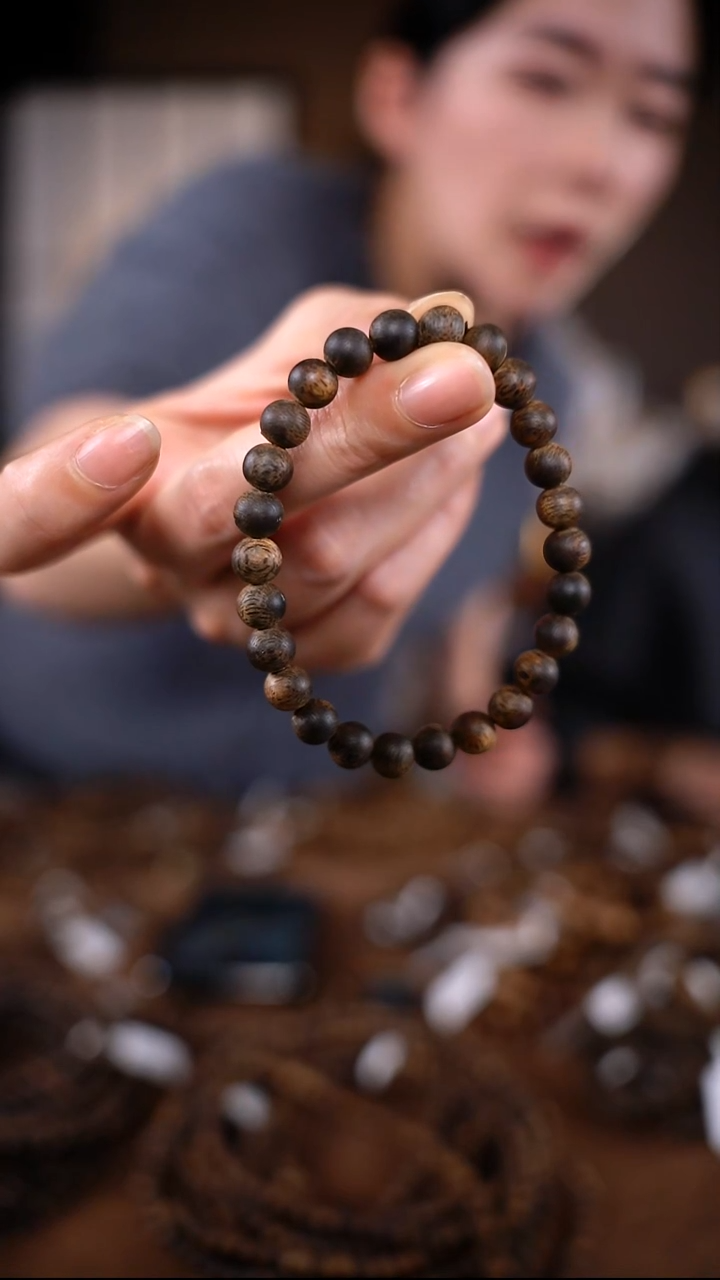 沉香手串小***包【沉水级别】7mm圆株单圈手串绿奇楠