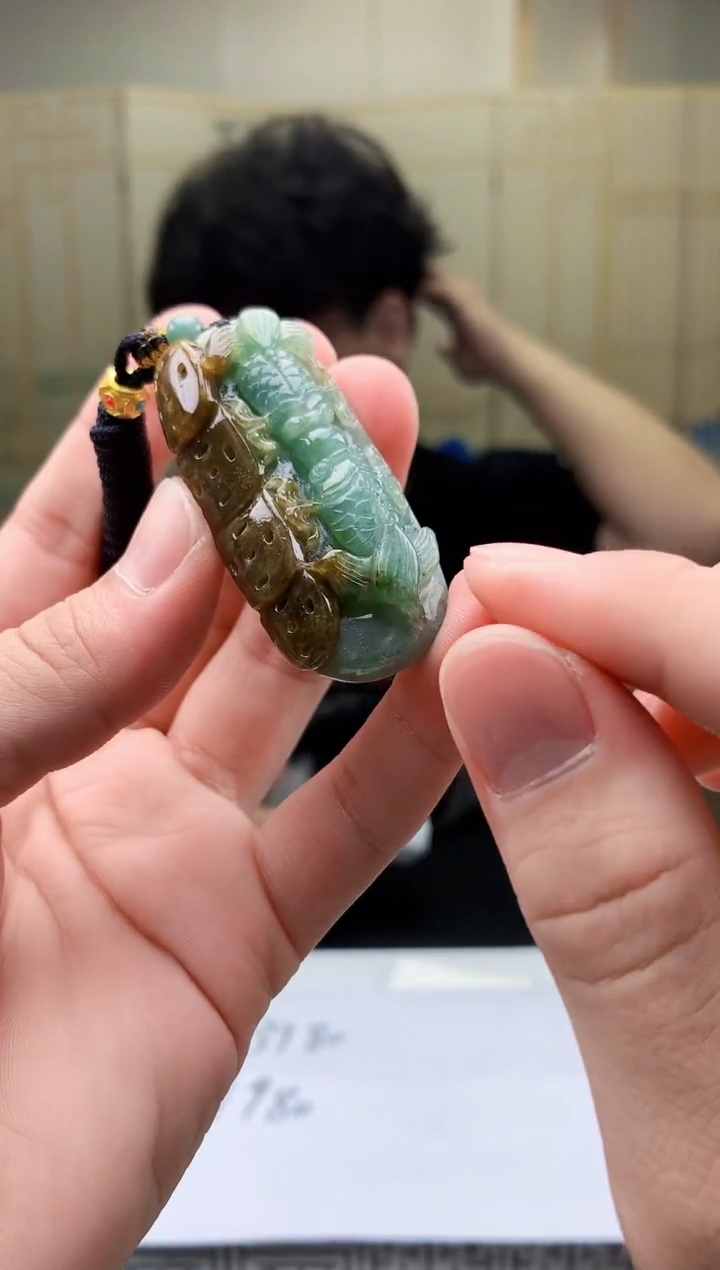 【闪购商品】定制翡翠未镶嵌4688bb-毛货挂件68