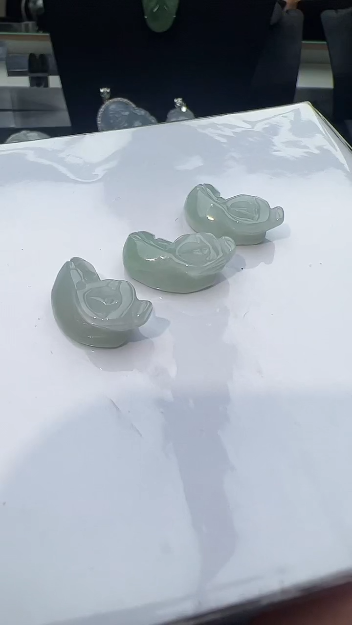 【闪购商品】翡翠挂件未镶嵌生肖牛多样性发其一