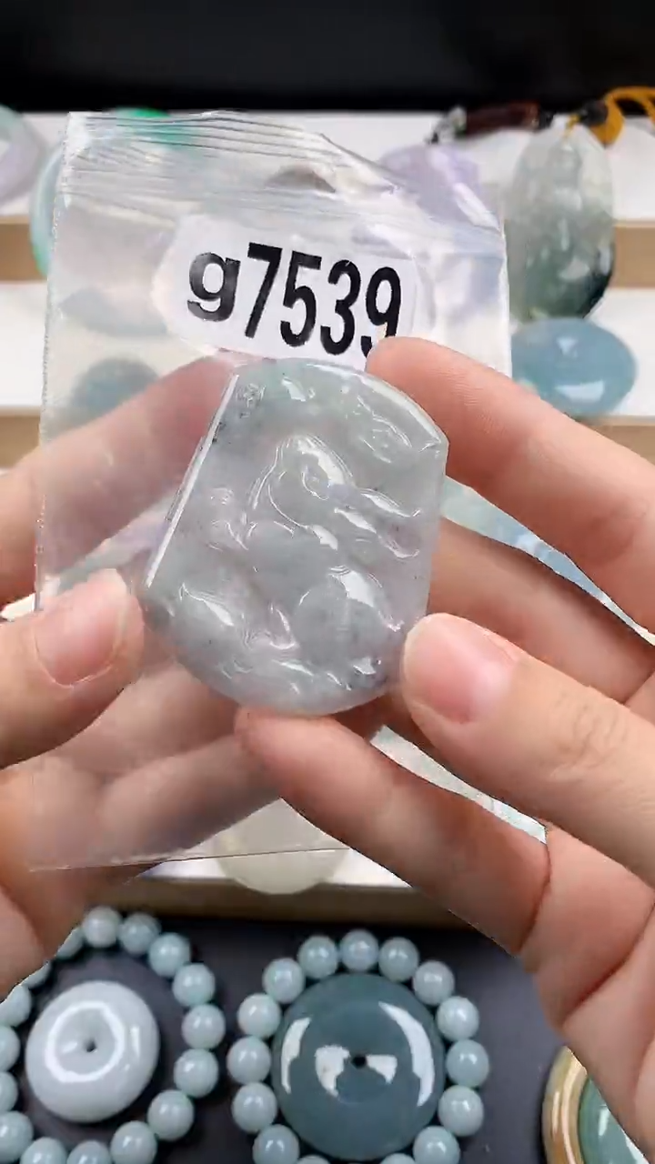 颈饰未镶嵌翡翠天然翡翠吊坠挂件