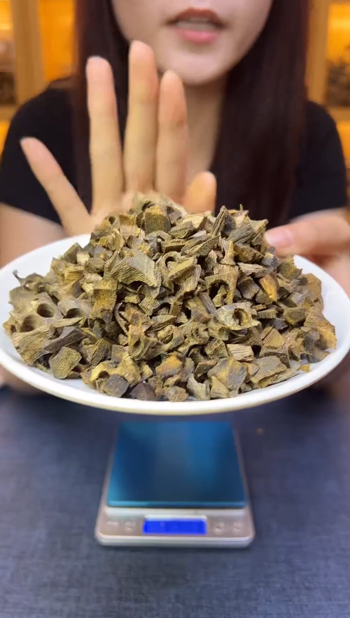 香料白棋台钻料--100克--窖藏年份2022年【多样性发货】