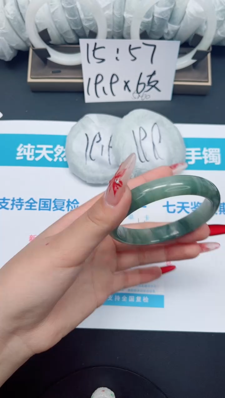 【闪购商品】石英质玉手镯未镶嵌b62