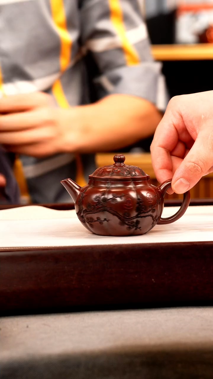 茶壶紫砂古乌泥 菊蕾 刻梅