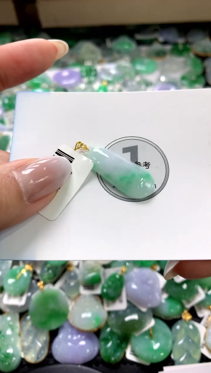 颈饰18K金镶嵌翡翠1111111111111111