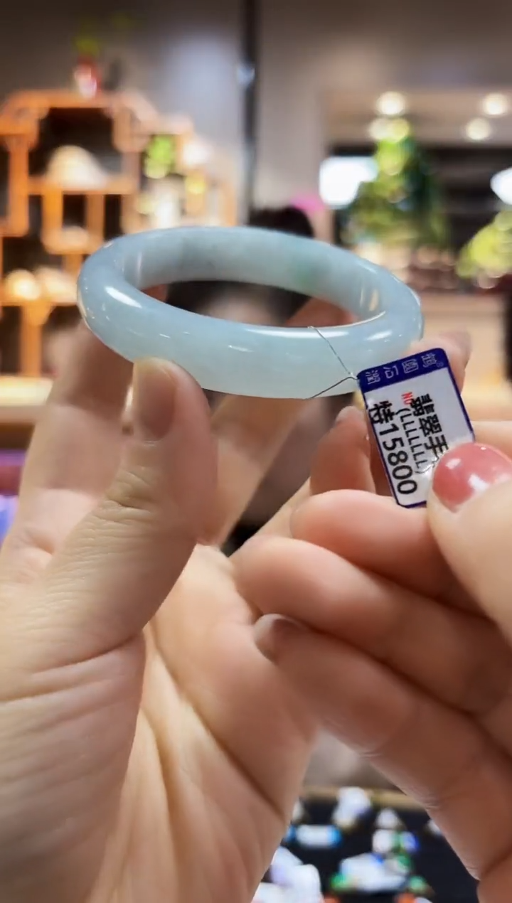 【闪购商品】翡翠颈饰未镶嵌56手镯