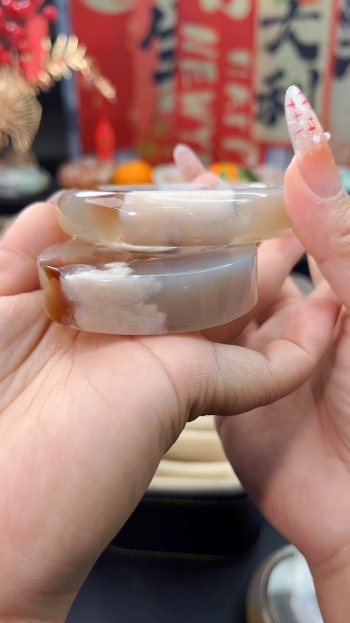 【闪购商品】石英质玉手镯未镶嵌赠送镯心（圈口）63