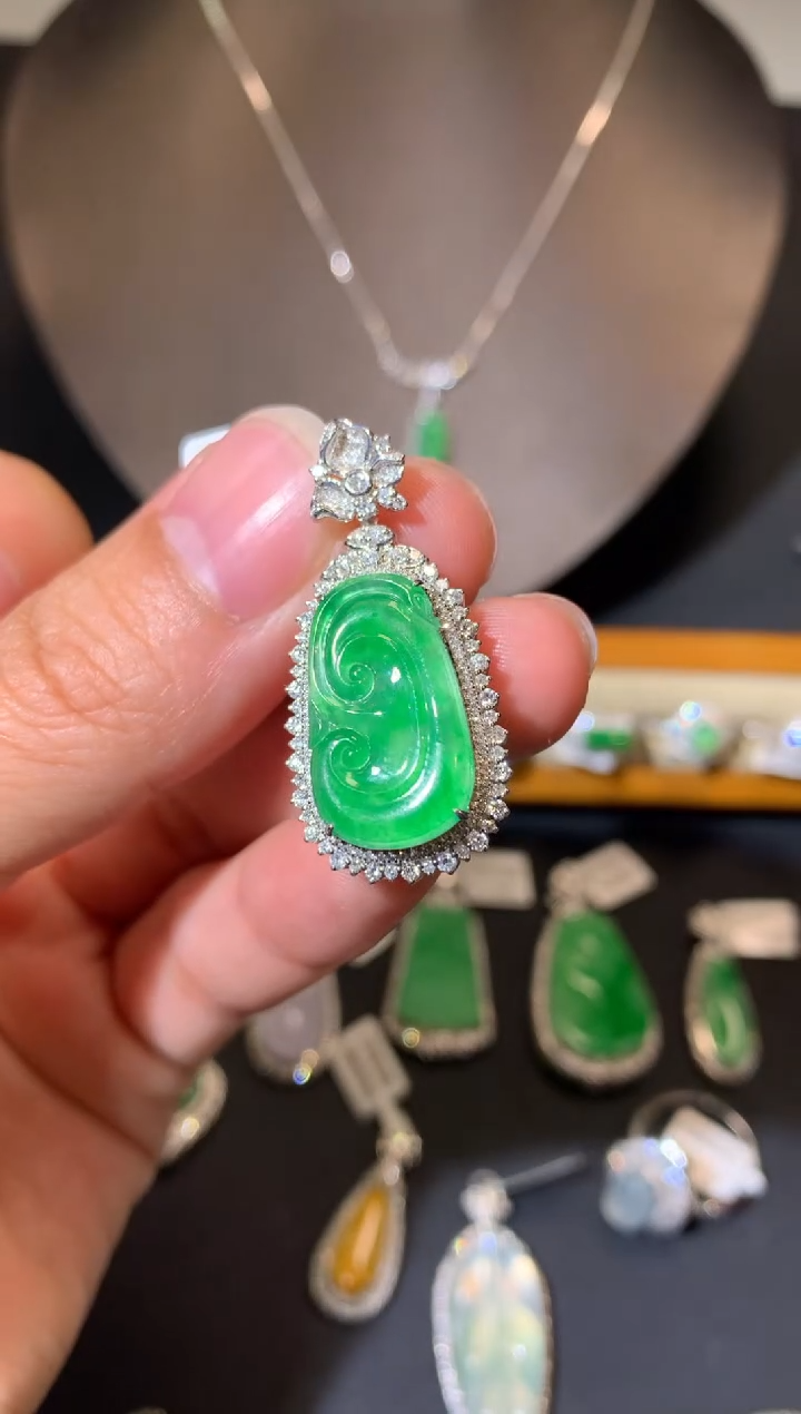 【闪购商品】翡翠吊坠(不含链)18K金镶嵌吊坠