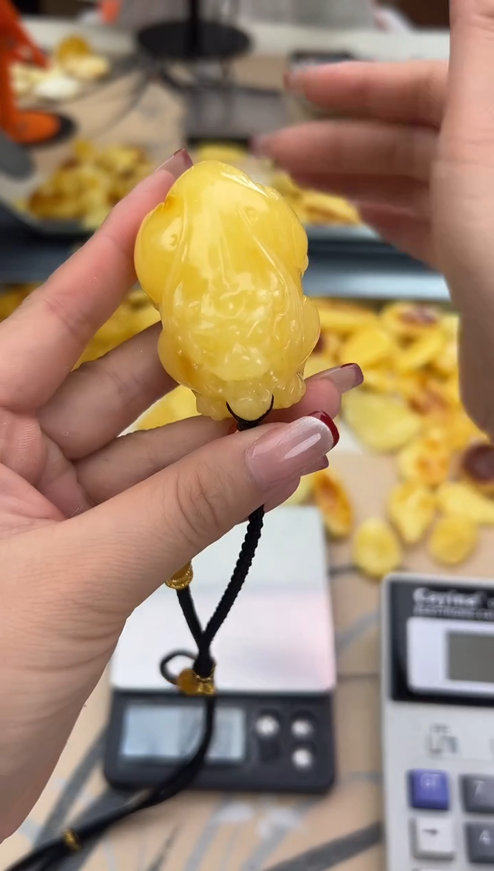 【闪购商品】琥珀裸石未镶嵌蜜蜡吊坠