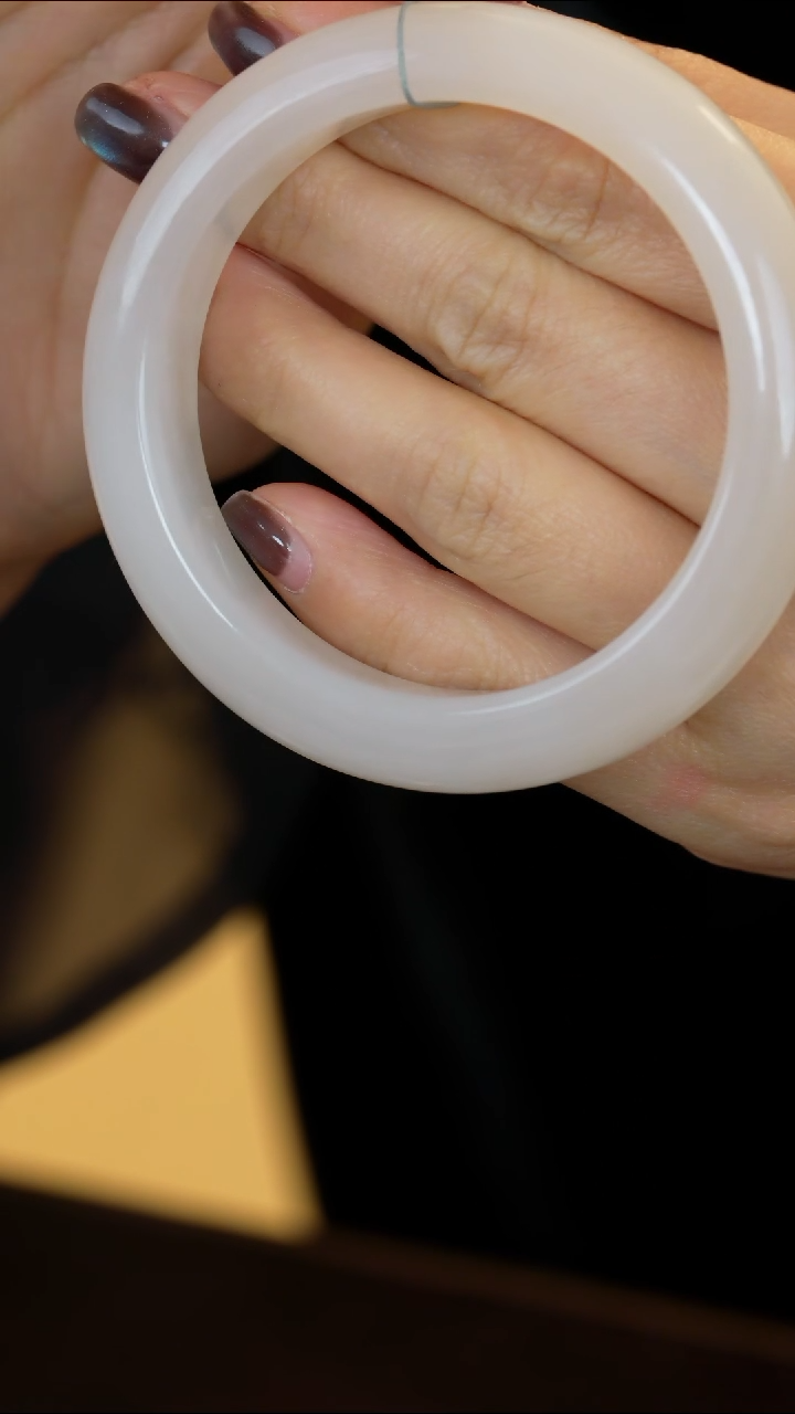 未镶嵌手镯和田玉安*妮【28】56mm