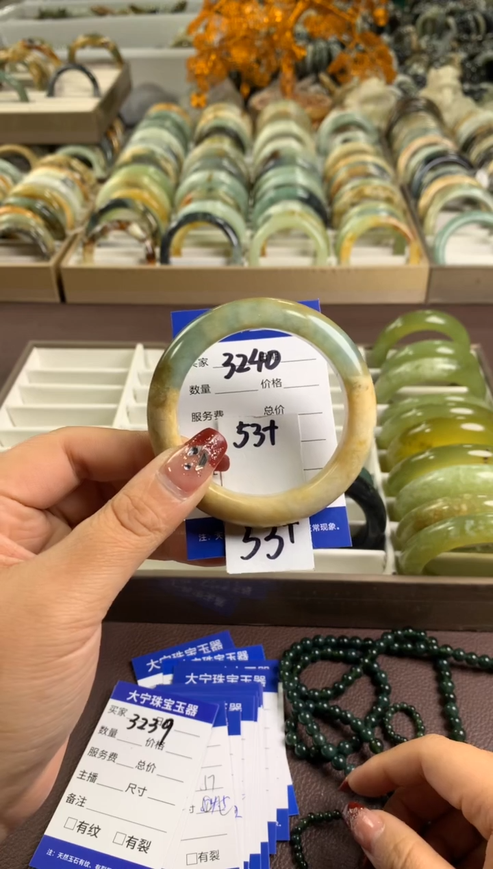 【闪购商品】蛇纹石玉手镯未镶嵌3240