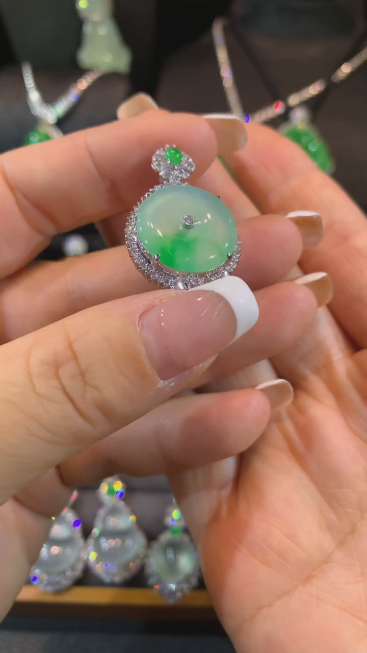 翡翠18K金镶嵌吊坠(不含链)吊坠