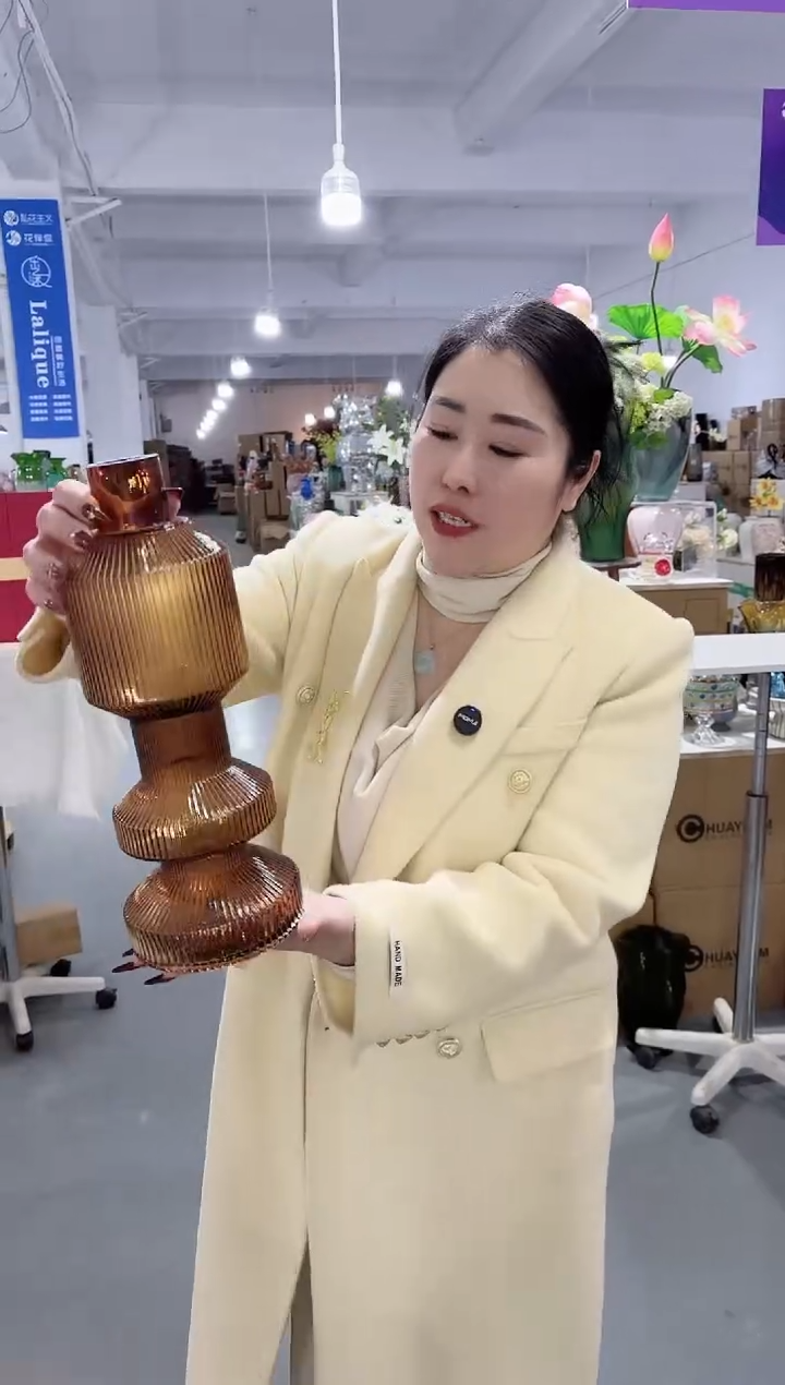 【闪购商品】玻璃唐总花瓶厂-微瑕-K7YC