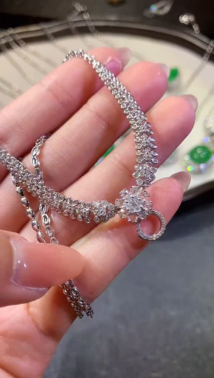 【闪购商品】钻石吊坠(不含链)18K金镶嵌187项链