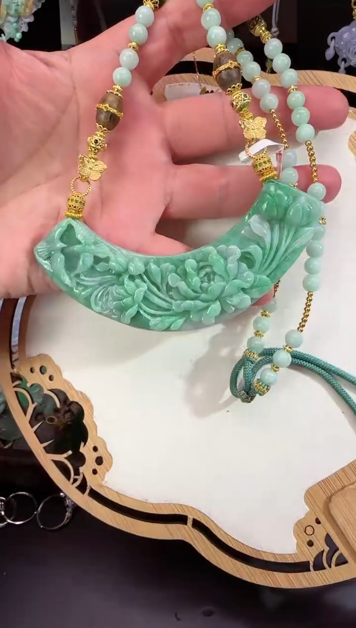 【闪购商品】翡翠挂件未镶嵌拍照