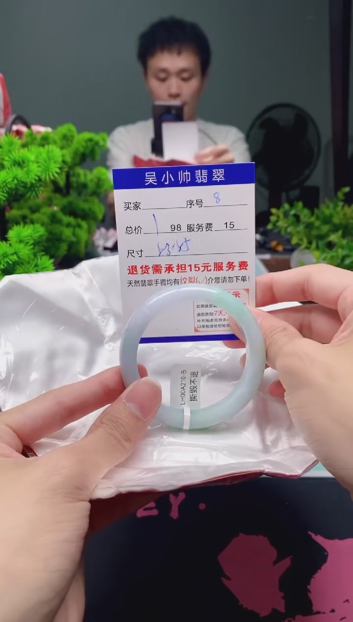 翡翠未镶嵌手镯8天然A货翡翠需包容瑕疵，介意慎拍