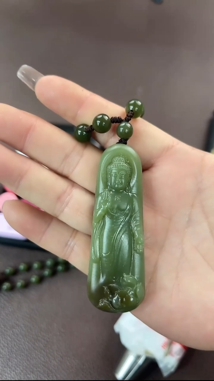 颈饰未镶嵌透闪石质玉吊坠