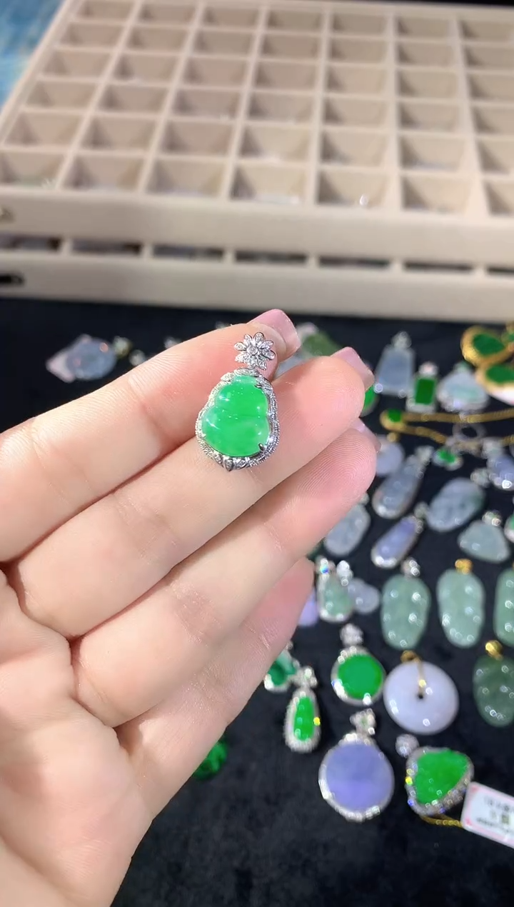 【闪购商品】翡翠吊坠(不含链)18K金镶嵌132dml时尚