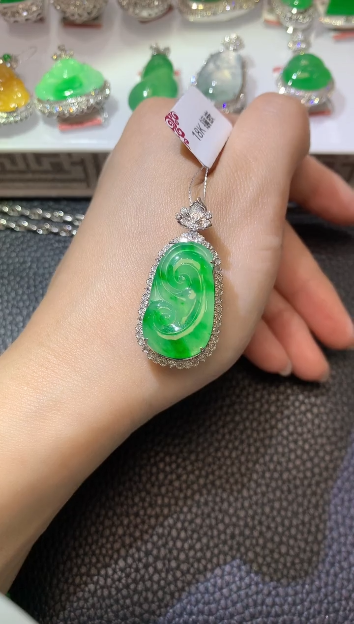 【闪购商品】翡翠吊坠(不含链)18K金镶嵌A137