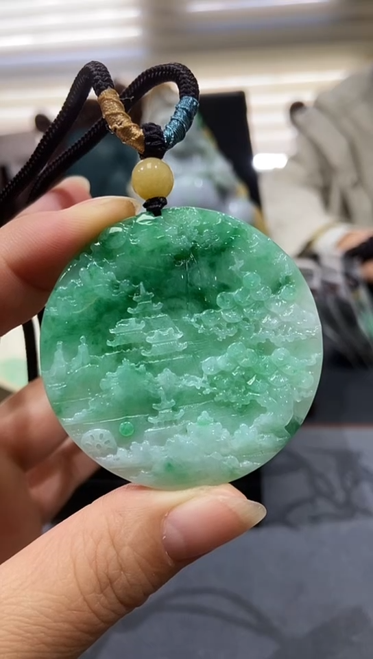 颈饰未镶嵌翡翠清**面吊坠