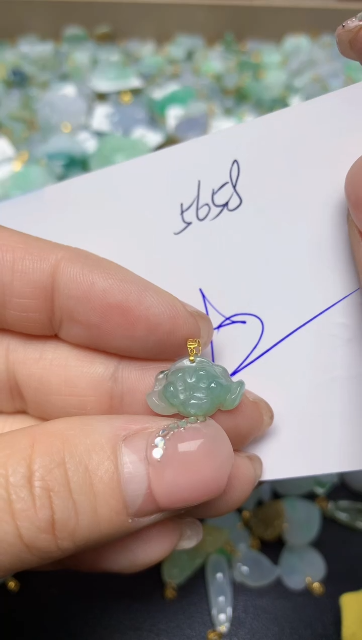 【闪购商品】翡翠挂件18K金镶嵌 天然翡翠A货