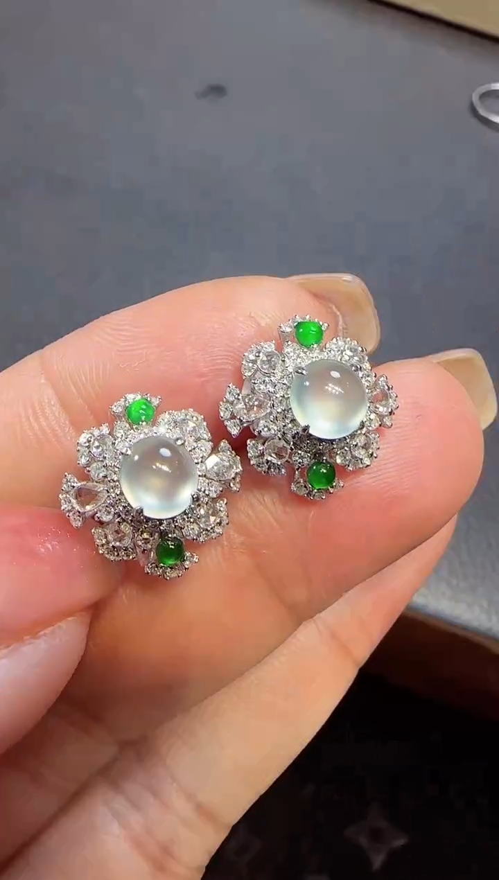 【闪购商品】翡翠耳饰18K金镶嵌蛋面
