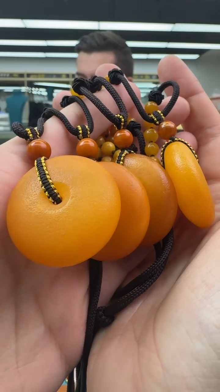 【闪购商品】琥珀颈饰未镶嵌102秒拍号多样性发其一