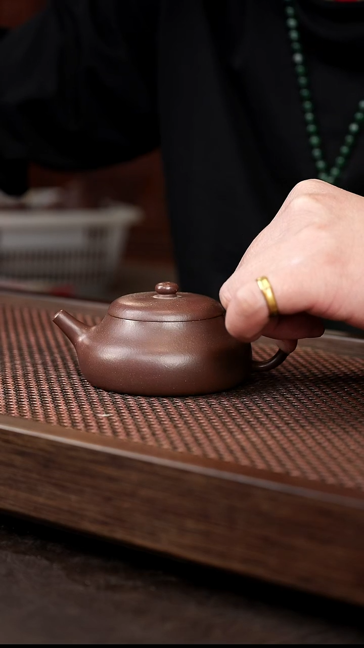 茶壶紫砂底槽清静乐{微瑕}