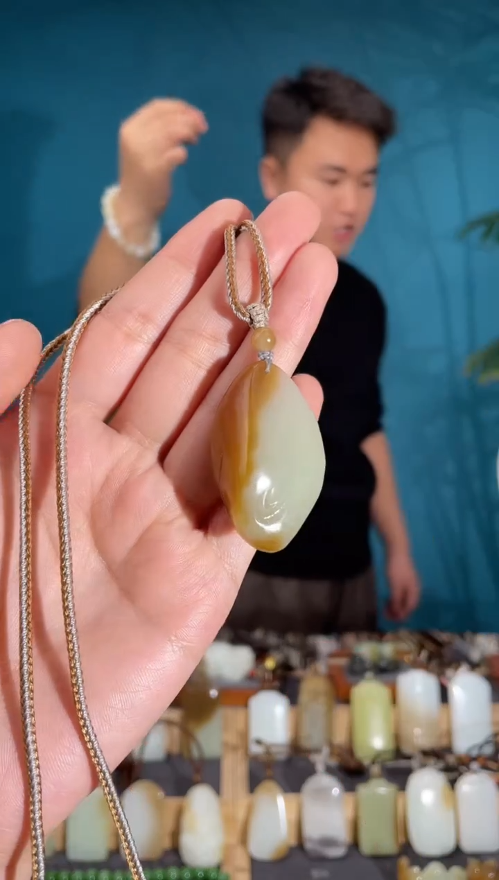 颈饰未镶嵌和田玉1