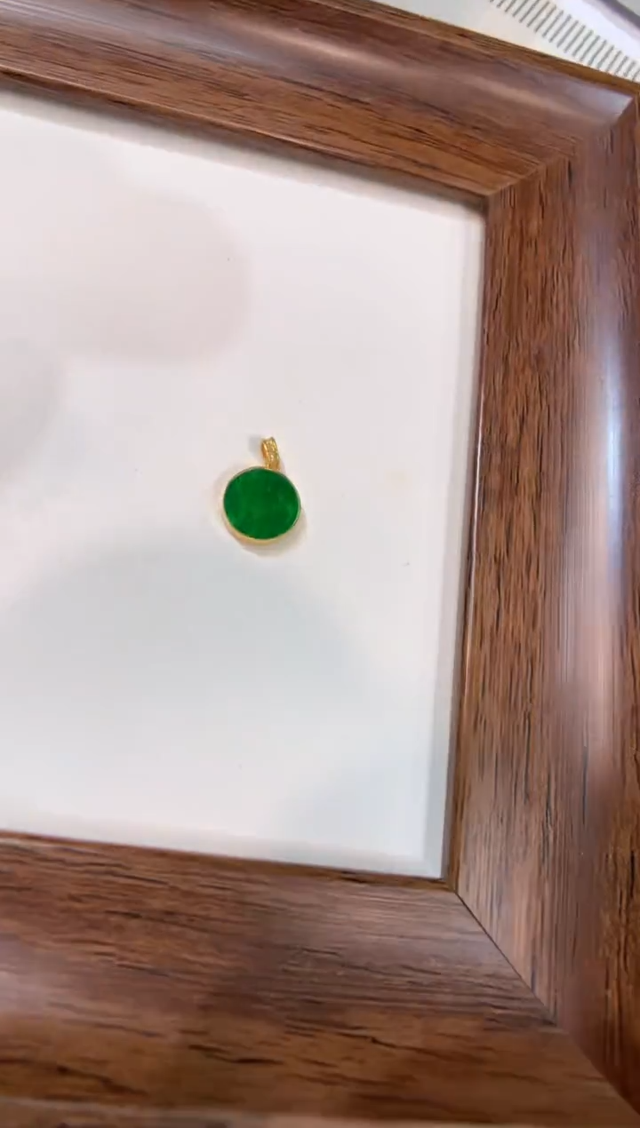颈饰18K金镶嵌翡翠无事牌