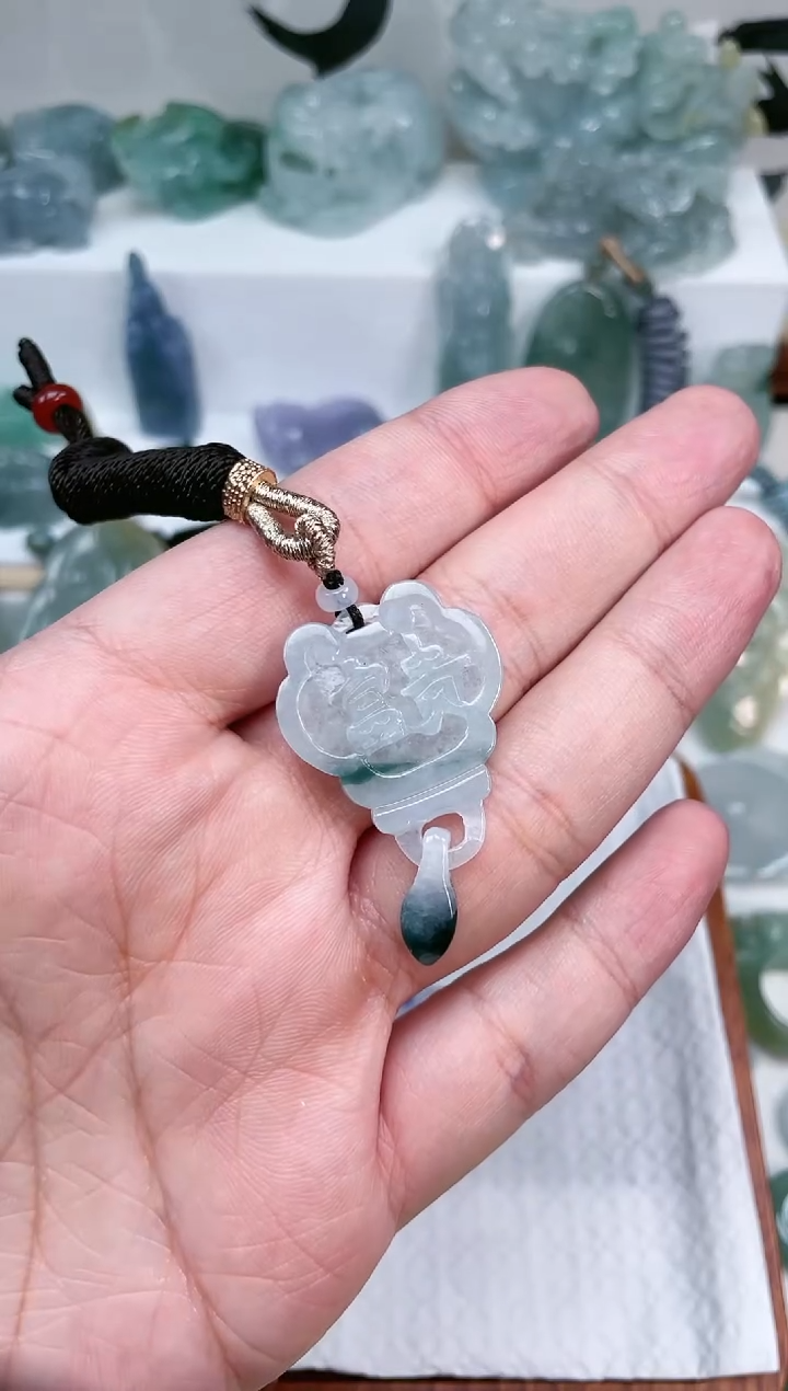 【闪购商品】翡翠颈饰未镶嵌富贵牌