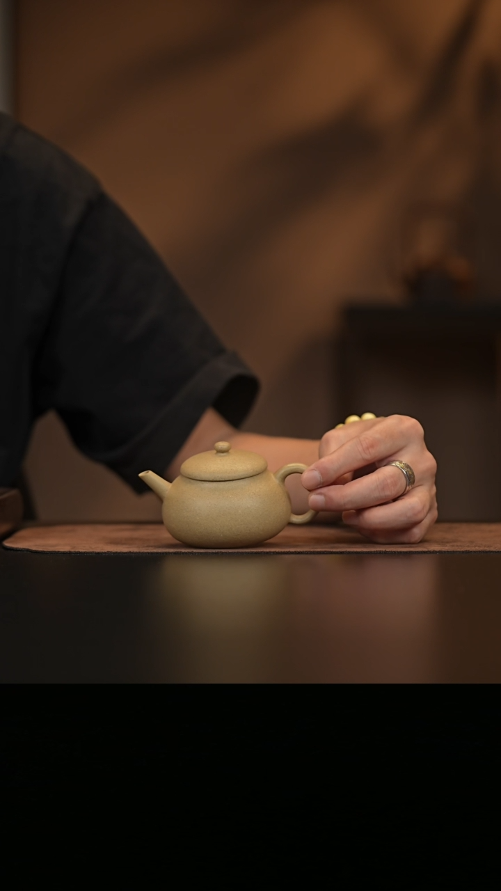 允禾斋  紫砂壶  本山段 圆樽水平