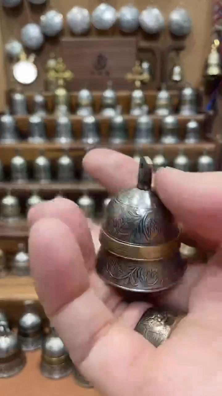 喵**王英国一克朗老款铃铛