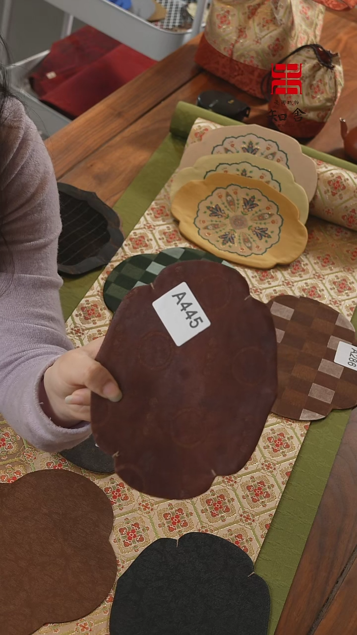 【闪购商品】织绣壶承··········