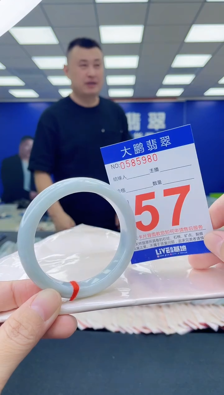 未镶嵌手镯翡翠多样性发其一