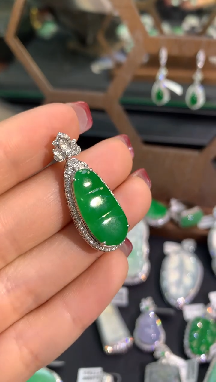 【闪购商品】翡翠吊坠(不含链)18K金镶嵌吊坠