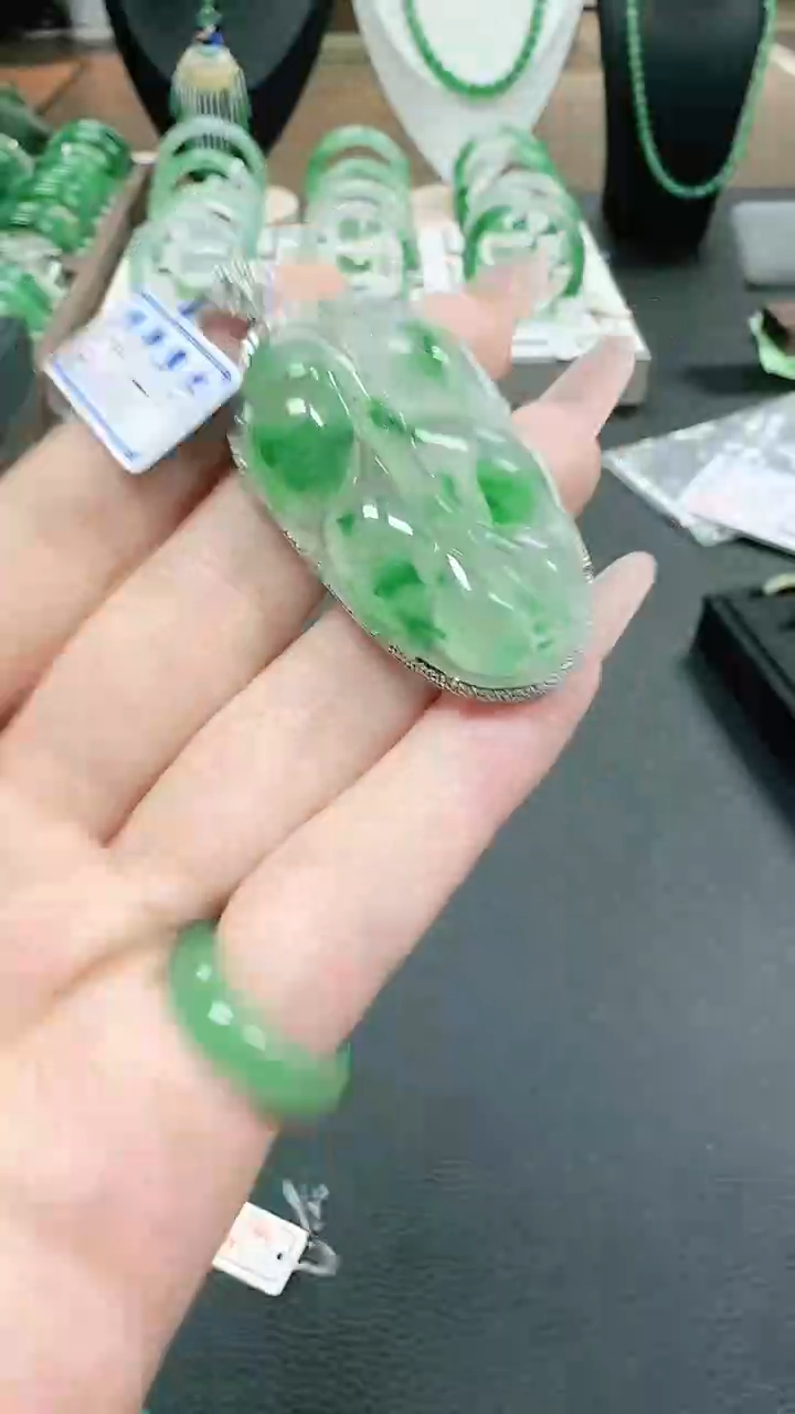 未镶嵌1石英质玉（非洲翠）/6827