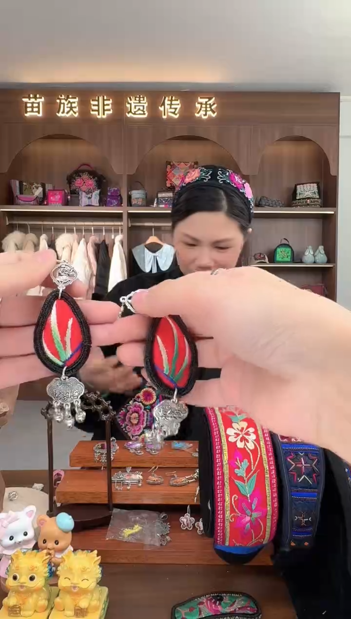 【闪购商品】织绣扶光苗绣传承179
