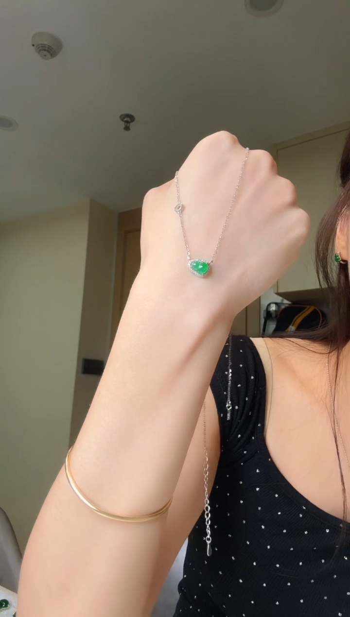 翡翠银S925镶嵌套链天然翡翠吊坠