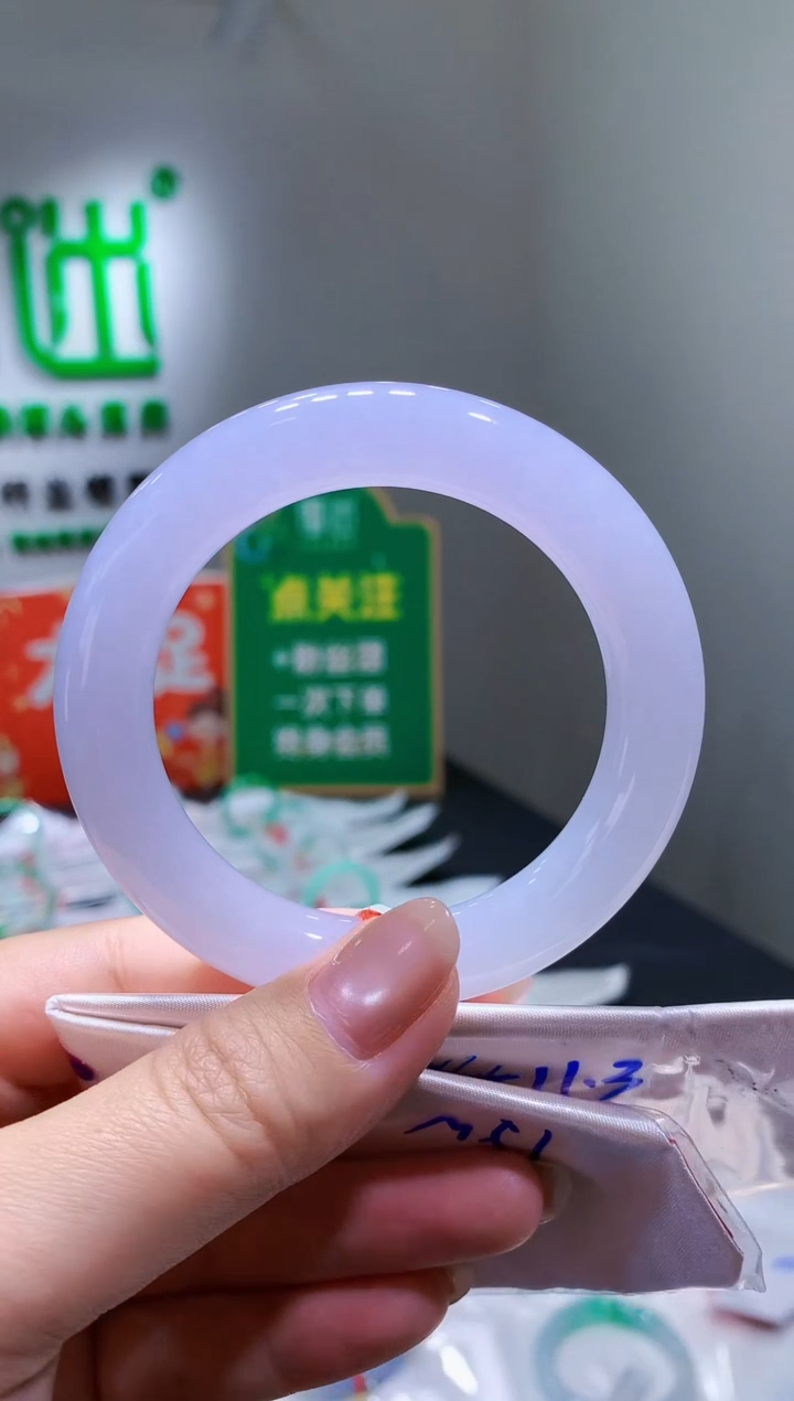 未镶嵌手镯翡翠-c45  天然缅甸A货翡翠55圆条总价15万定金2万