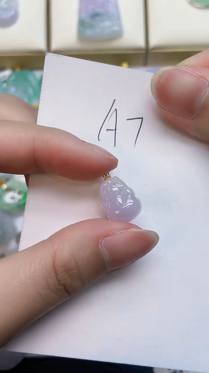 翡翠18K金镶嵌颈饰0000000000