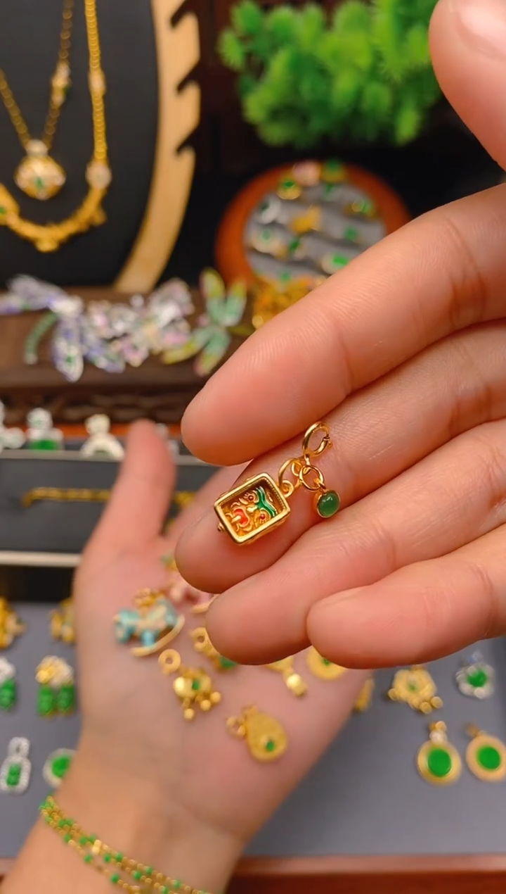 【闪购商品】翡翠吊坠(不含链)银S925镶嵌扎吉拉母