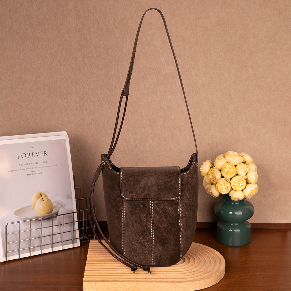 单肩斜挎包拉链防刮水桶包斜挎包百搭包包时尚休闲复古