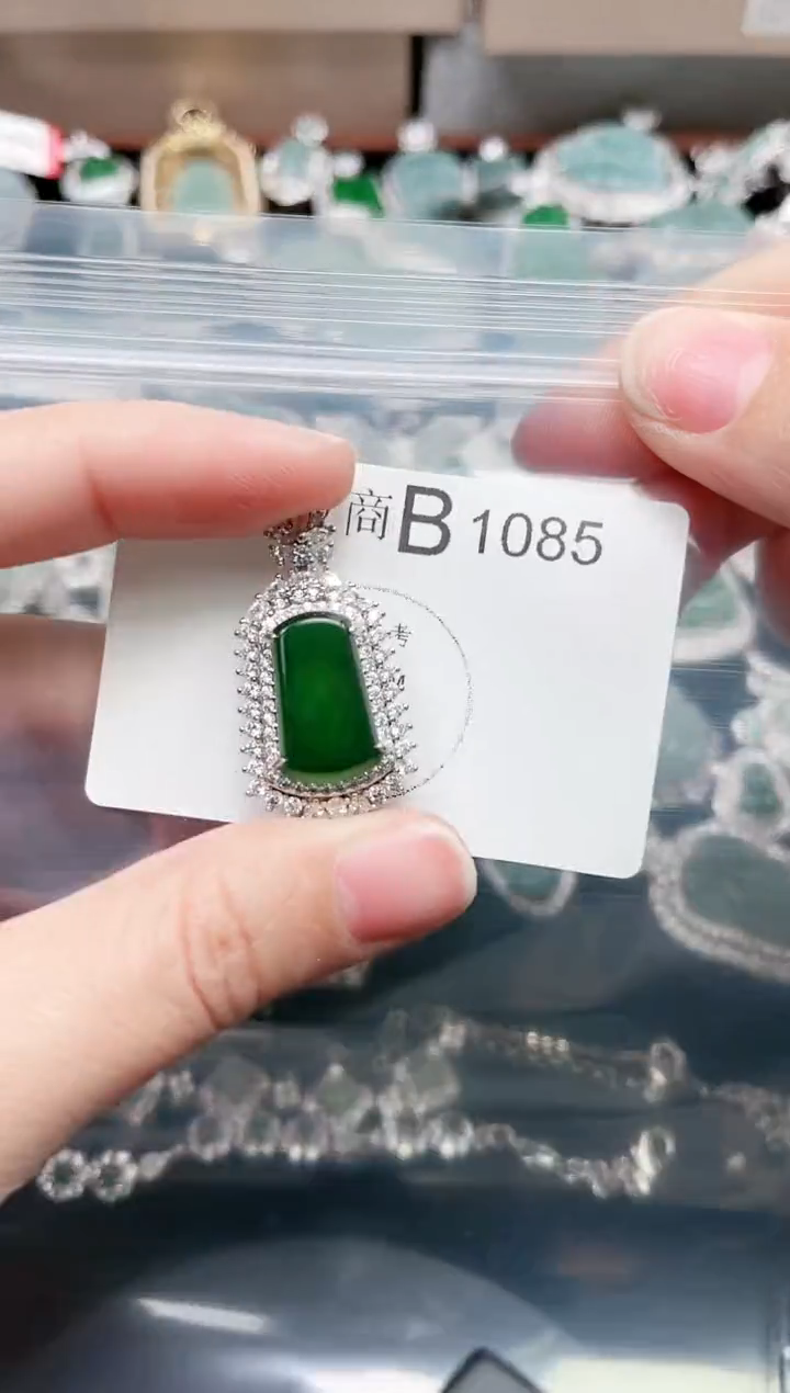 【闪购商品】翡翠颈饰未镶嵌1085赠皮绳