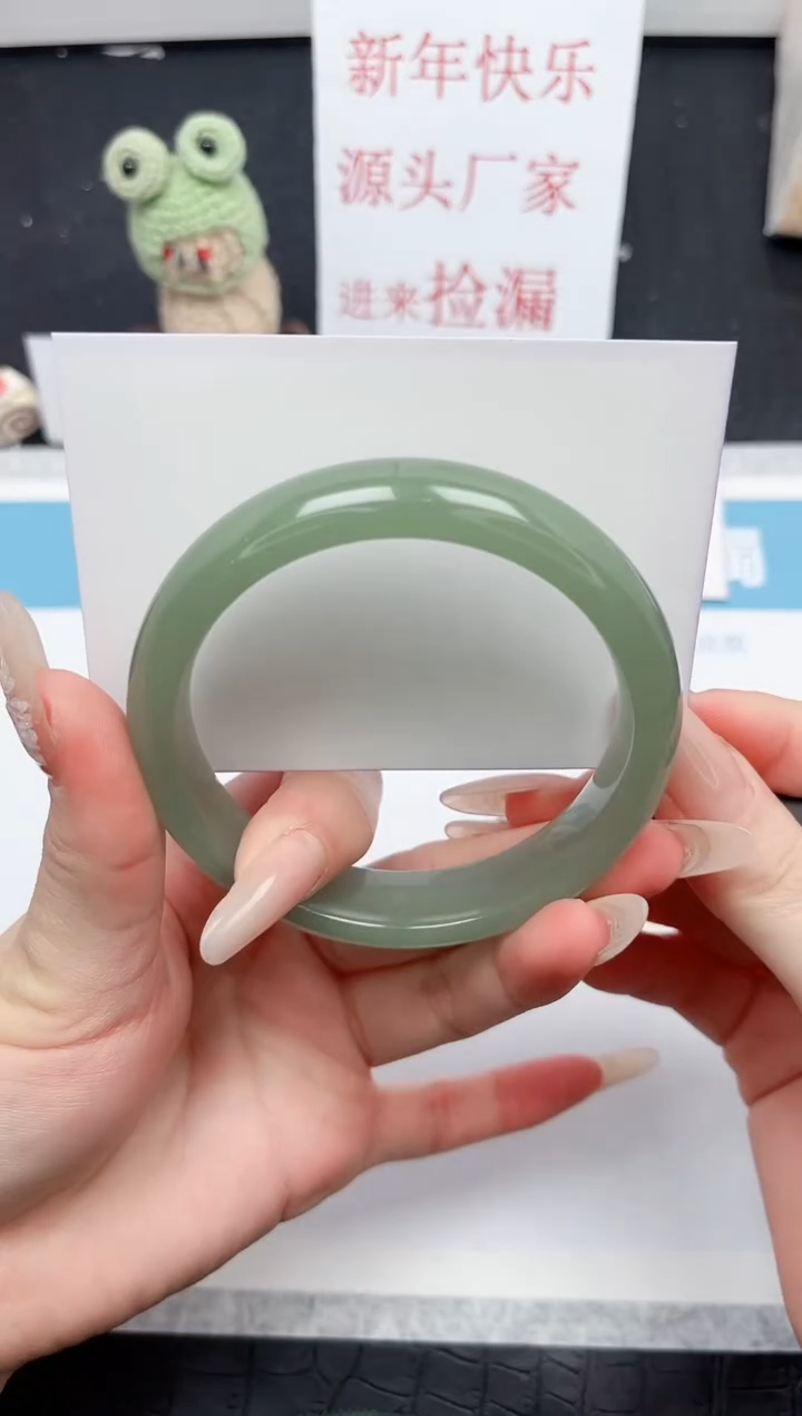 【闪购商品】石英质玉手镯未镶嵌28-60.8